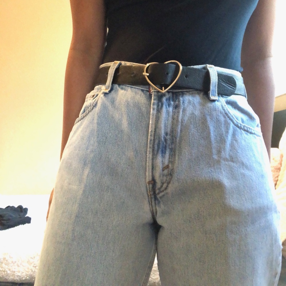 Light wash Levi’s 550 mom jeans - size 8